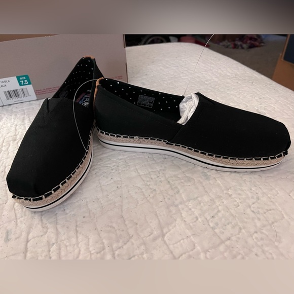 COPY - NWT in box. Bob’s by Sketchers memory foam. Black, size 7.5 - Picture 5 of 8